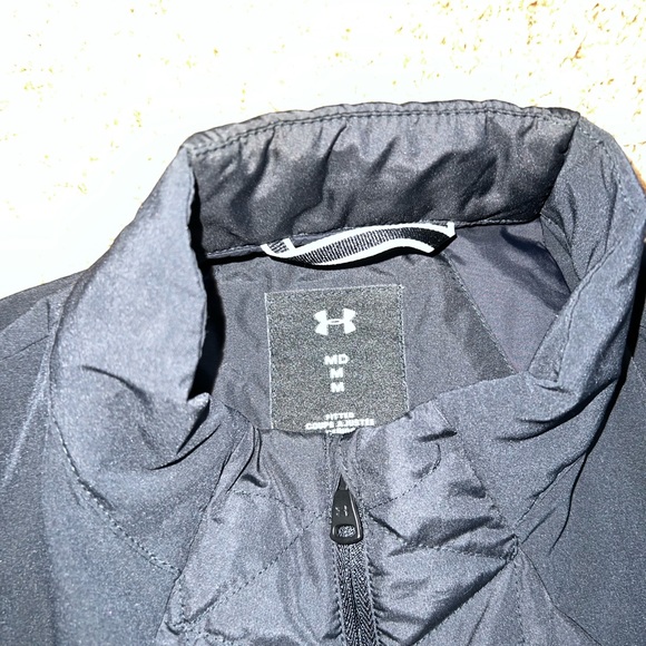 black under armour run vest - Picture 3 of 4